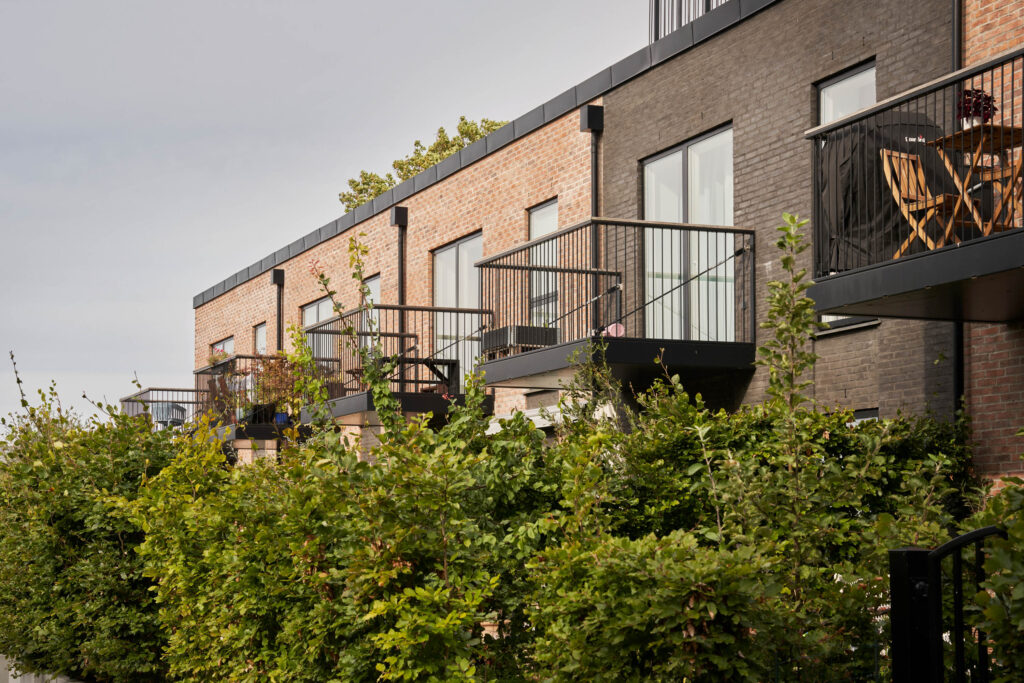 Altaner og beplantning i Strandstrædet